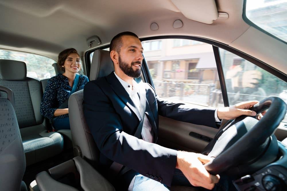Confort et Sécurité : Les ‌Avantages Incomparables d'un⁢ Chauffeur⁢ Personnel